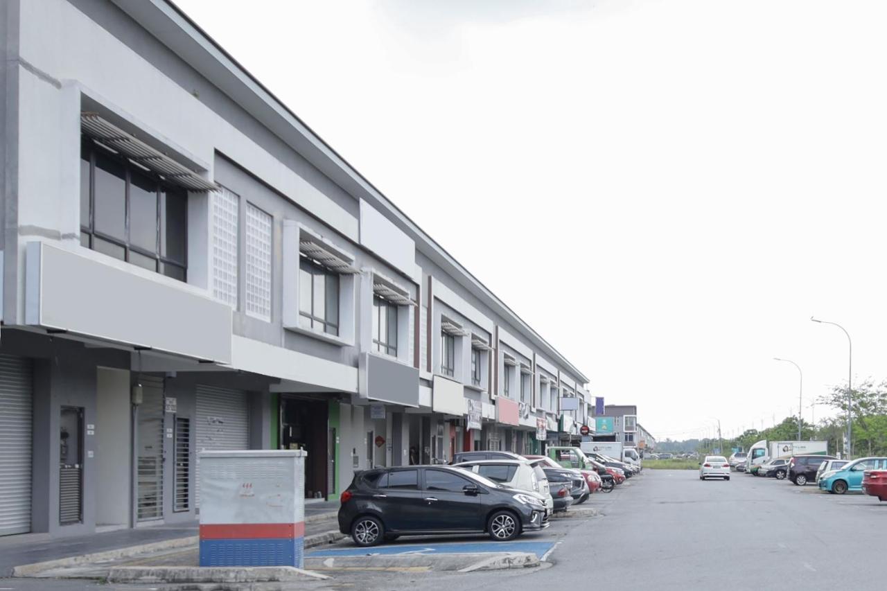 OYO 90399 Green Home Hotel syariah Sepang Buitenkant foto