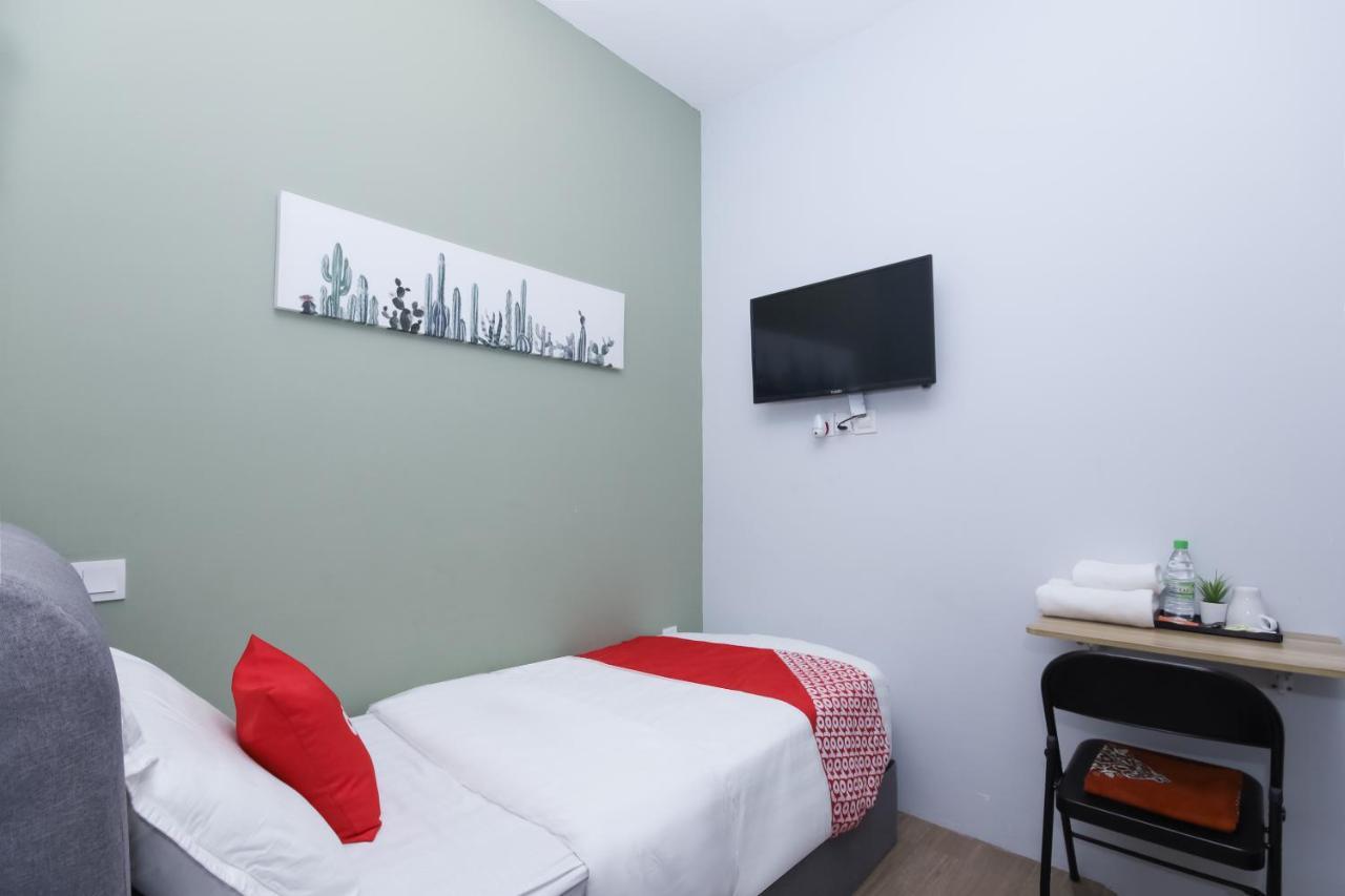 OYO 90399 Green Home Hotel syariah Sepang Buitenkant foto