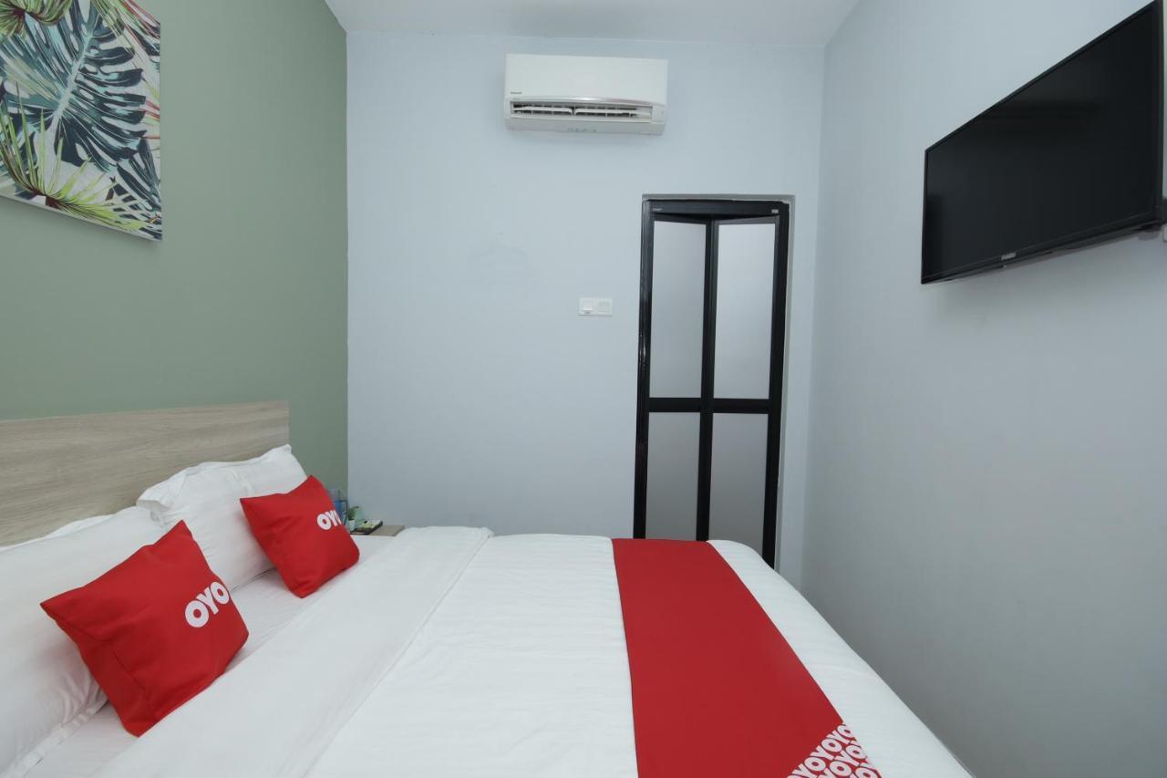 OYO 90399 Green Home Hotel syariah Sepang Buitenkant foto