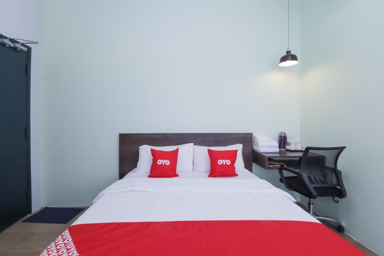 OYO 90399 Green Home Hotel syariah Sepang Buitenkant foto