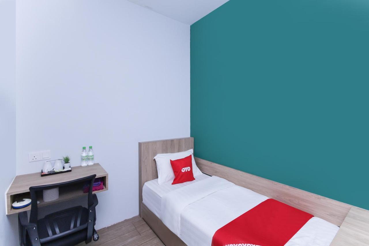 OYO 90399 Green Home Hotel syariah Sepang Buitenkant foto