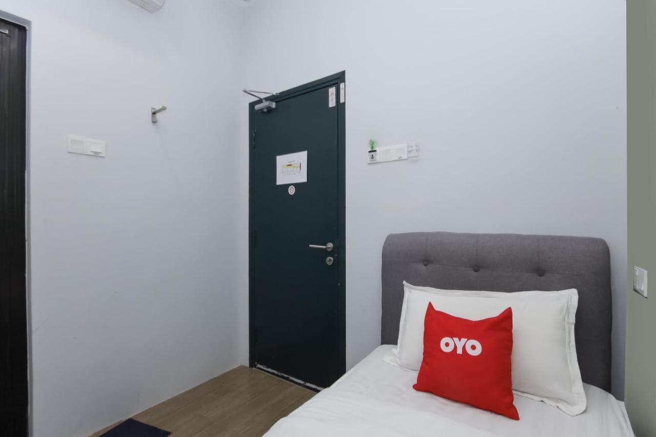 OYO 90399 Green Home Hotel syariah Sepang Buitenkant foto