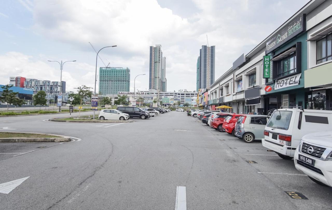 OYO 90399 Green Home Hotel syariah Sepang Buitenkant foto