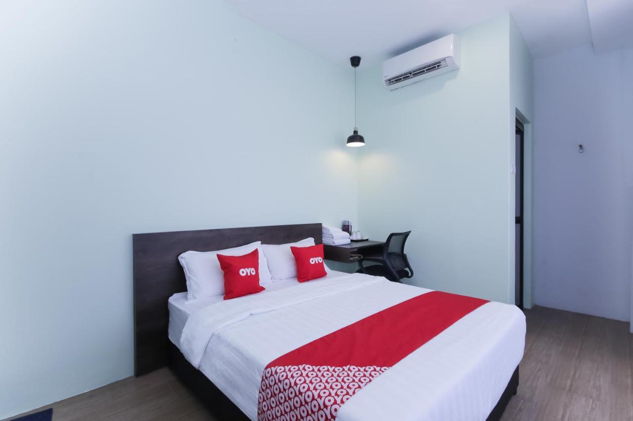 OYO 90399 Green Home Hotel syariah Sepang Buitenkant foto